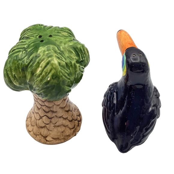 Vintage Cardinal Inc. Salt & Pepper Shakers: Hand-Painted Toucan & Tree Set - Picture 5 of 6